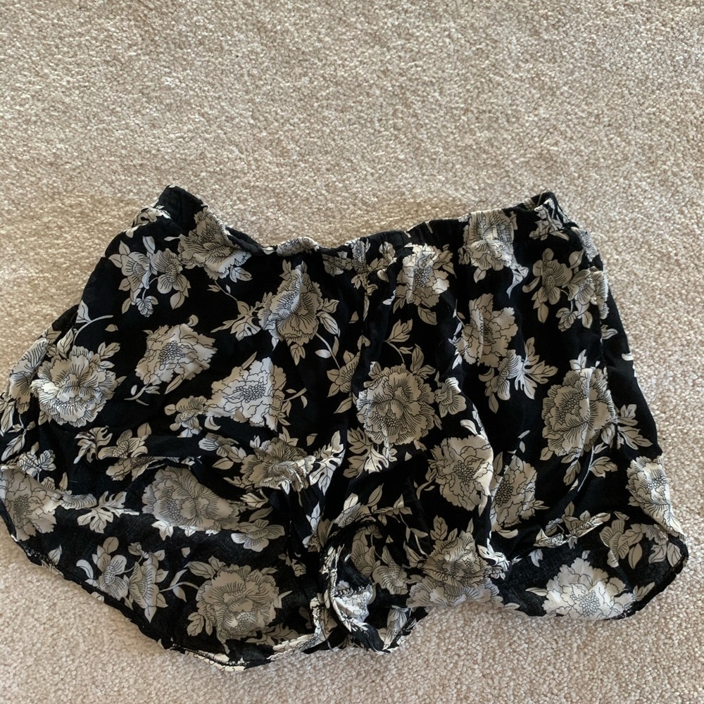 Brandy Melville flowy shorts!